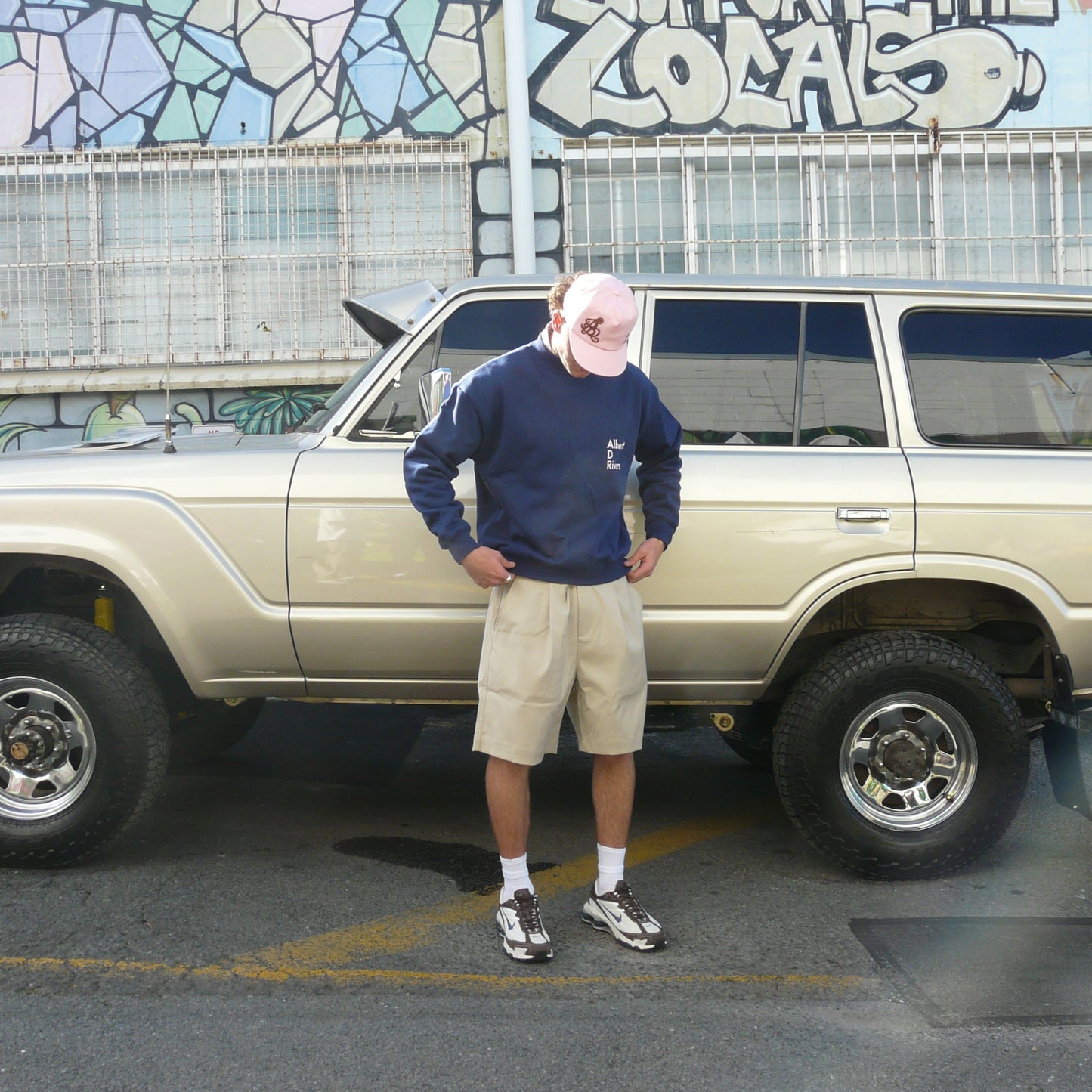 The Mission Crew Neck [ Navy Blue / Cherry Blossom / pink) ]